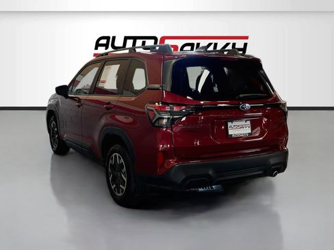 Used 2025 Subaru Forester Premium AWD/4WD image 5