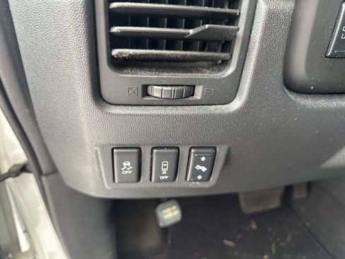 Used 2014 Nissan Titan SL w/ SL Moonroof Package image 15