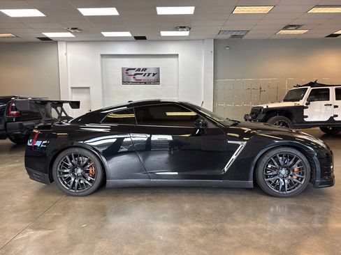 Used 2016 Nissan GT-R Premium AWD/4WD image 4