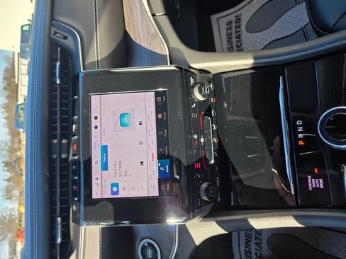 Used 2022 Jeep Grand Cherokee L Limited image 12