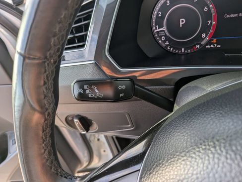 Used 2018 Volkswagen Tiguan SEL Premium FWD image 29