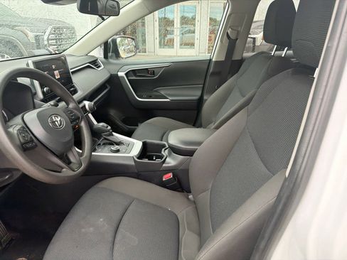 Used 2025 Toyota RAV4 LE AWD/4WD image 16