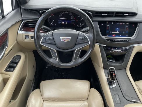 Used 2017 Cadillac XT5 Luxury w/ Driver Awareness Package image 11