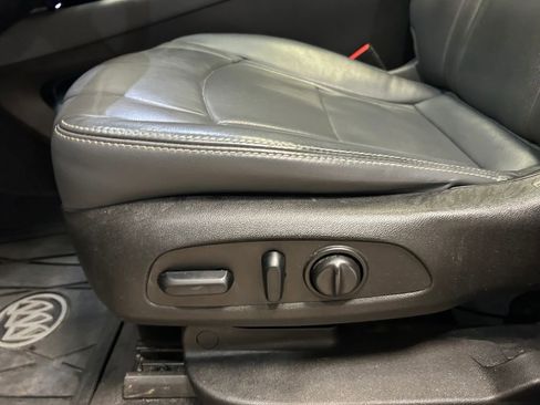 Used 2019 Buick Enclave Essence image 23
