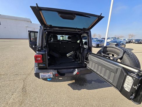 Used 2022 Jeep Wrangler Unlimited Sahara w/ Cold Weather Group image 10