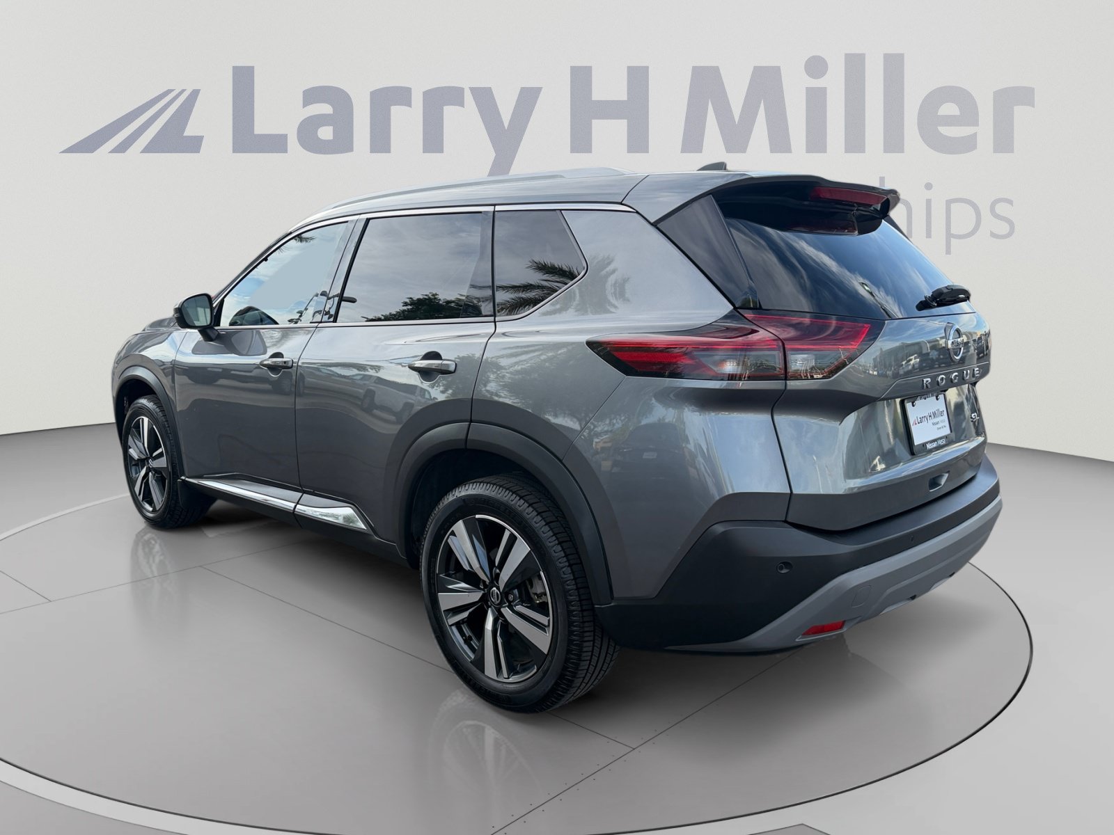 Used 2021 Nissan Rogue SL w/ Premium Package FWD image 3