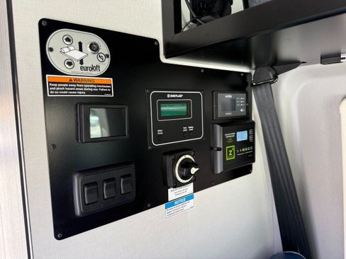 Used 2021 Mercedes-Benz Sprinter 2500 image 12