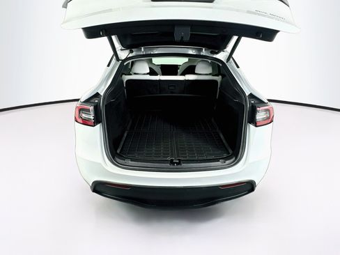 Used 2023 Tesla Model Y Long Range AWD/4WD image 29