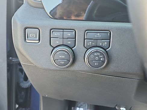 Used 2022 Chevrolet Silverado 1500 RST AWD/4WD image 31