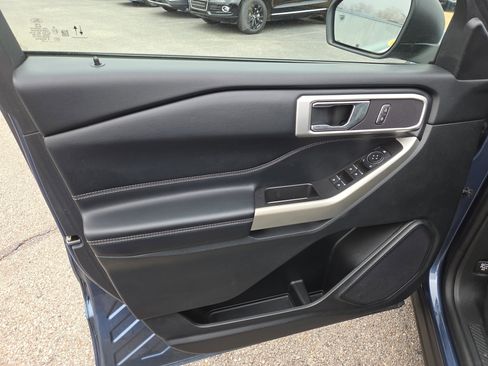 Used 2020 Ford Explorer XLT w/ Equipment Group 202A image 5