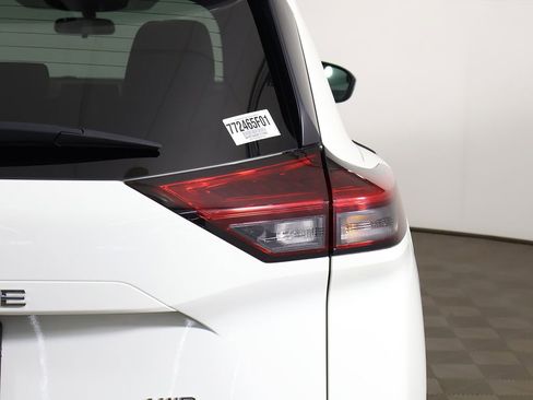 Used 2023 Nissan Rogue S AWD/4WD image 13