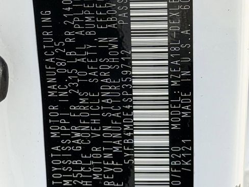 Certified 2025 Toyota Corolla LE image 30