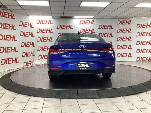 Used 2021 Hyundai Elantra SE FWD image 6