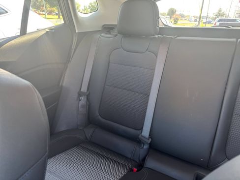 Used 2025 Chevrolet Trax LT FWD image 37