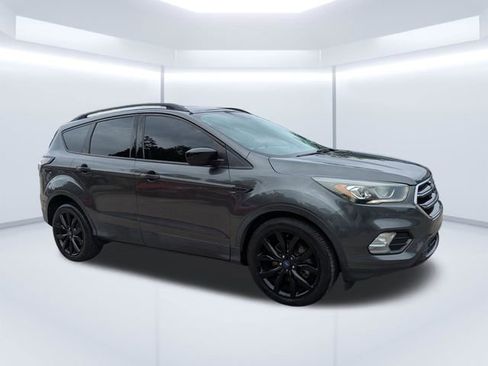 Used 2017 Ford Escape SE w/ Equipment Group 201A FWD image 1