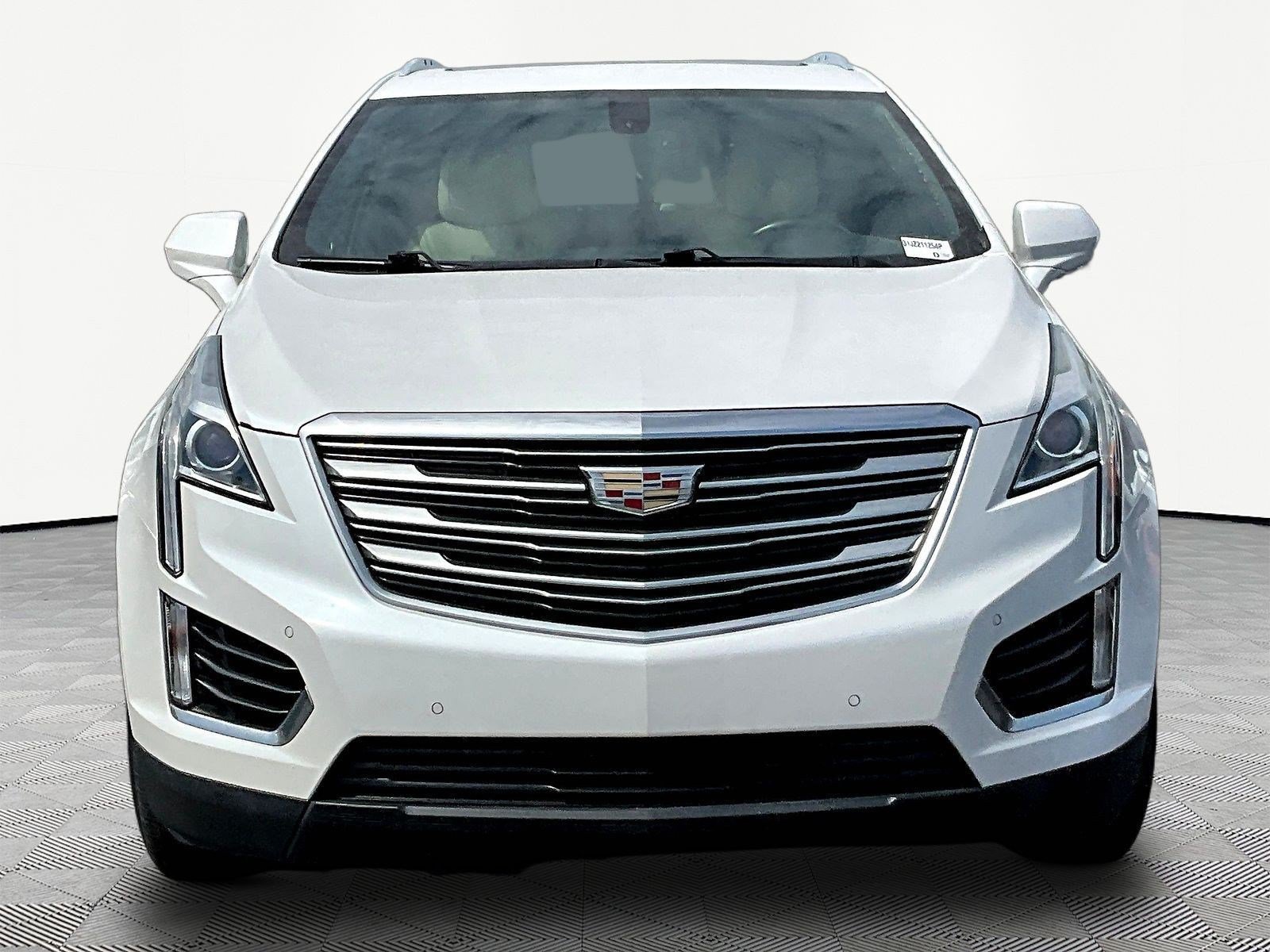 Used 2018 Cadillac XT5 Luxury FWD image 2