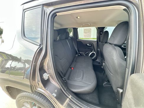 Used 2019 Jeep Renegade Latitude w/ Cold Weather Group AWD/4WD image 27