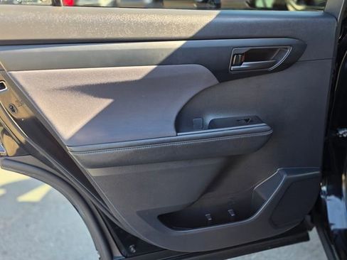 Used 2024 Toyota Highlander LE image 22