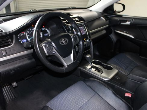 Used 2013 Toyota Camry SE FWD image 19