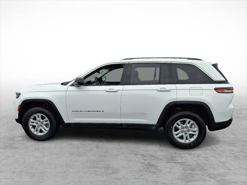 Certified 2023 Jeep Grand Cherokee Laredo image 2