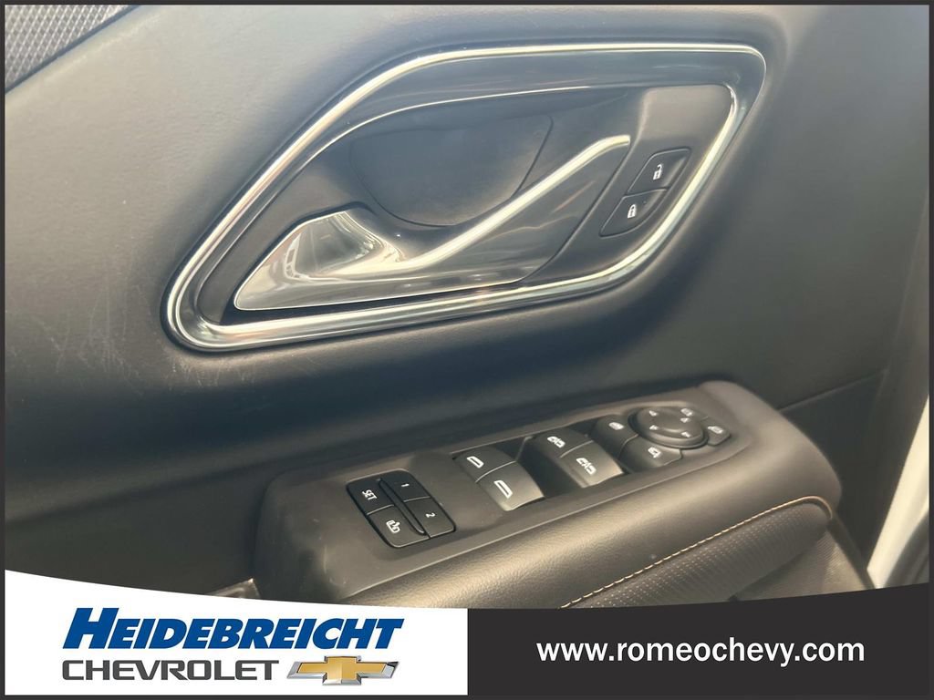 Used 2024 GMC Yukon AT4 w/ Technology Package AWD/4WD image 11