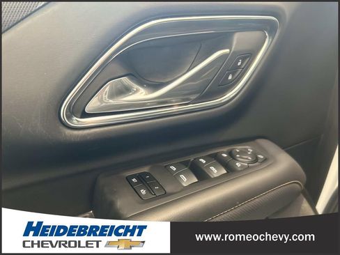 Used 2024 GMC Yukon AT4 w/ Technology Package AWD/4WD image 11