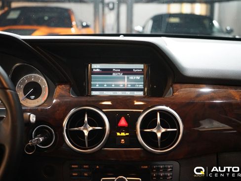 Used 2014 Mercedes-Benz GLK 350 4MATIC image 17