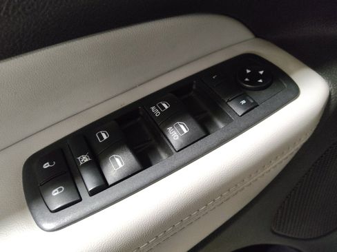 Used 2018 Jeep Grand Cherokee Limited image 27