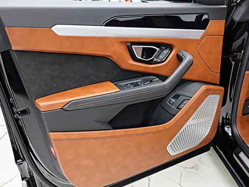 Used 2019 Lamborghini Urus AWD/4WD image 51