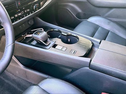 Certified 2024 Nissan Rogue SL w/ SL Premium Package image 17