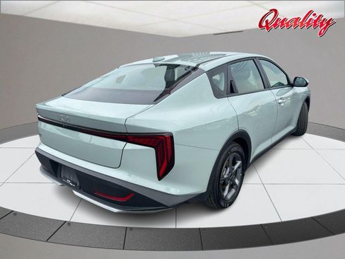 Used 2025 Kia K4 FWD image 3