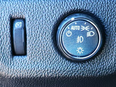 Used 2020 Chevrolet Colorado Z71 image 40