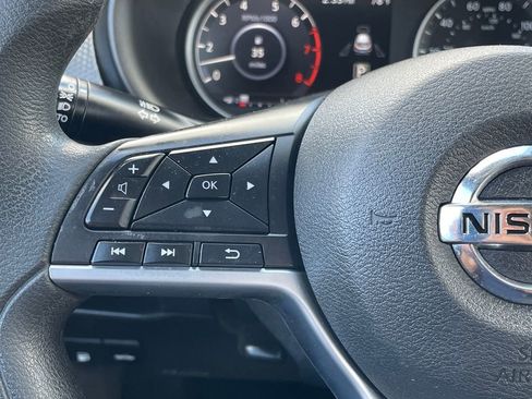 Used 2019 Nissan Kicks SV image 17