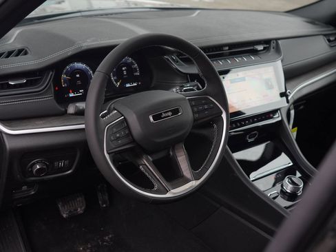 New 2026 Jeep Grand Cherokee Altitude image 24