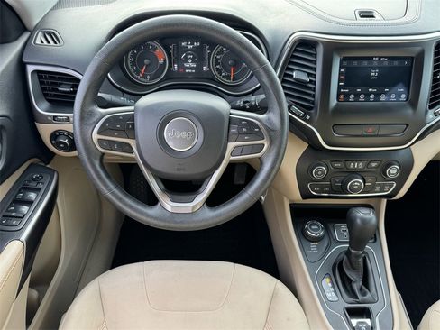 Used 2019 Jeep Cherokee Latitude w/ Popular Appearance Group image 12