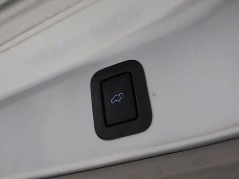 Used 2018 Toyota Highlander XLE image 21