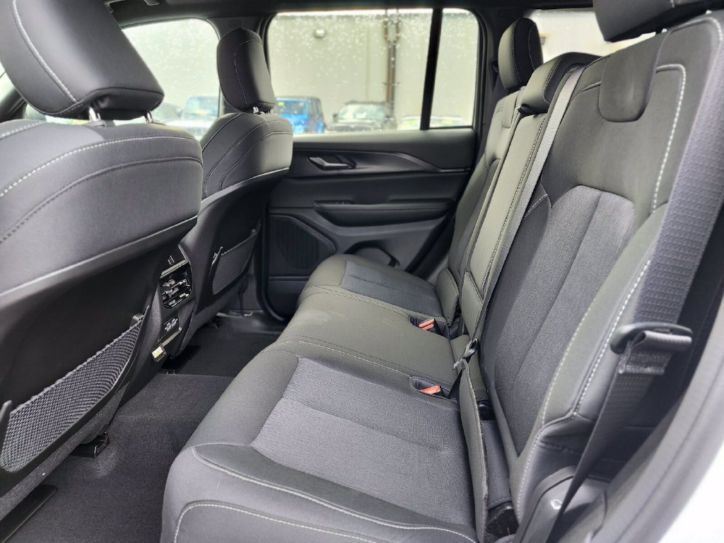 New 2026 Jeep Grand Cherokee Laredo X AWD/4WD image 16