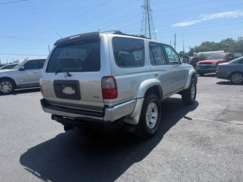 Used 2000 Toyota 4Runner SR5 AWD/4WD image 5