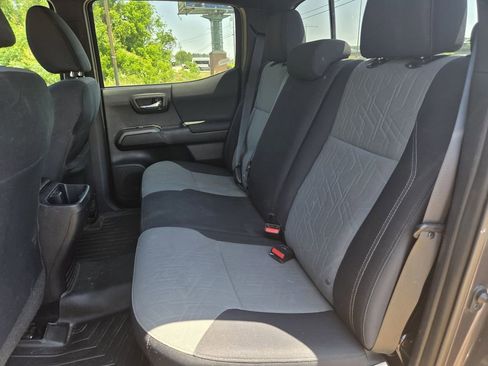 Used 2021 Toyota Tacoma TRD Off-Road w/ Technology Package AWD/4WD image 18