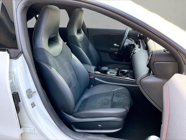 Used 2023 Mercedes-Benz CLA 250 4MATIC image 9