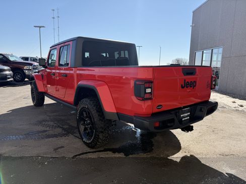 Used 2024 Jeep Gladiator Sport image 25