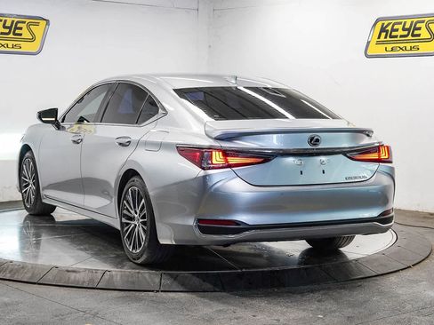 Used 2024 Lexus ES 300h w/ Premium Package FWD image 2