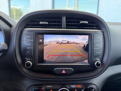 Used 2025 Kia Soul LX w/ LX Technology Package FWD image 18