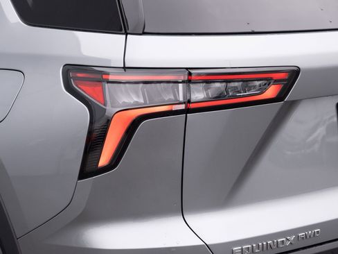 New 2026 Chevrolet Equinox LT w/ Safety and Technology Package AWD/4WD image 23