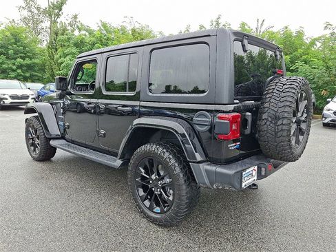 Used 2021 Jeep Wrangler Unlimited Sahara w/ Cold Weather Group image 4