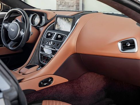 Used 2017 Aston Martin DB11 V12 RWD image 30