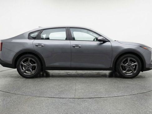 Used 2025 Kia K4 LXS image 9