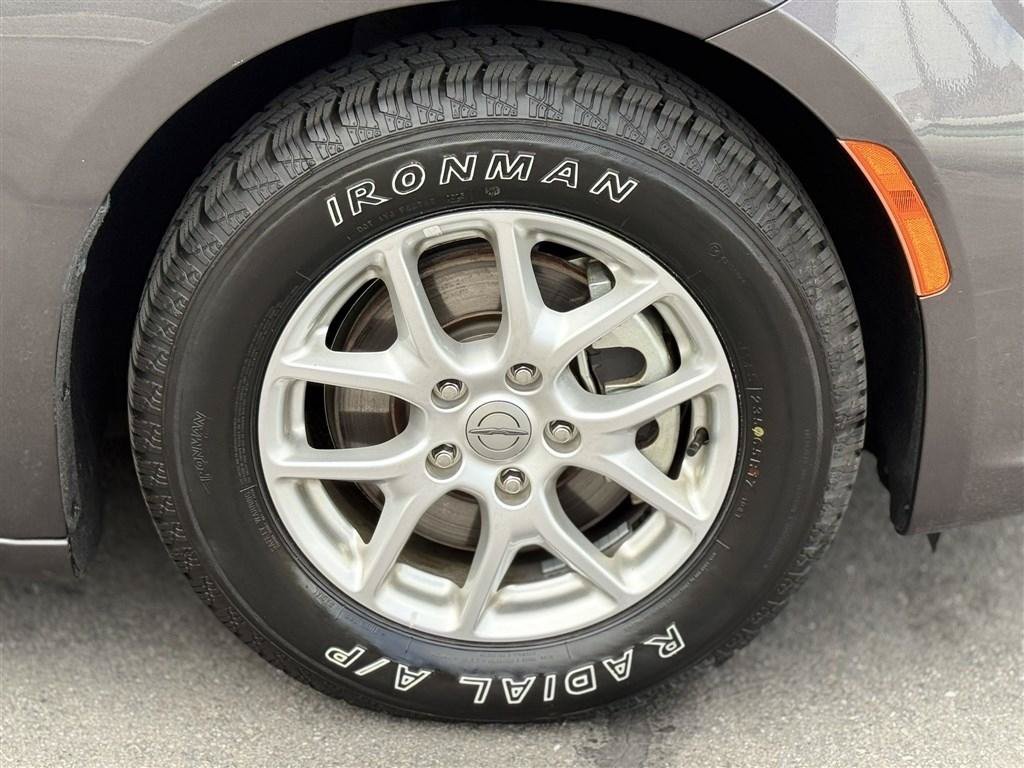 Used 2023 Chrysler Pacifica Touring-L FWD image 9