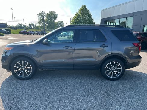 Used 2015 Ford Explorer XLT w/ Equipment Group 202A AWD/4WD image 4