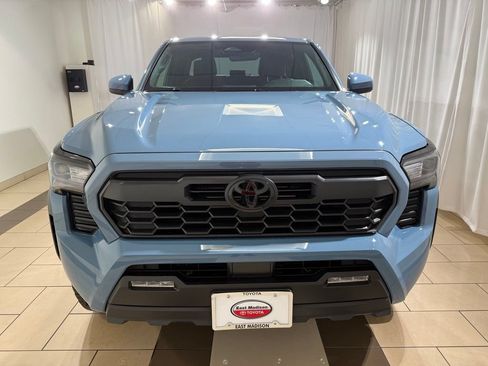 Certified 2026 Toyota Tacoma TRD Off-Road AWD/4WD image 8